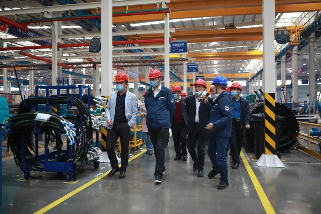 省工信行业事务中心杨卫华副主任一行光临皇家国际智能调研