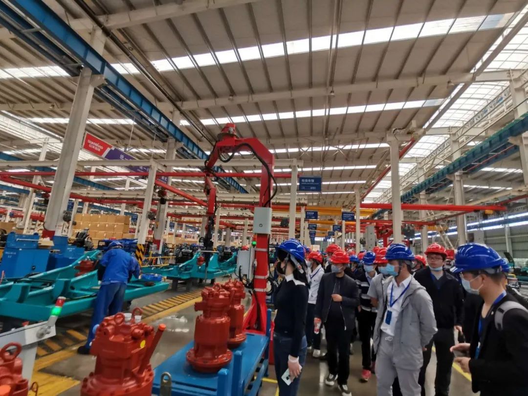 长沙工业机械人利用专题训练营到访皇家国际智能