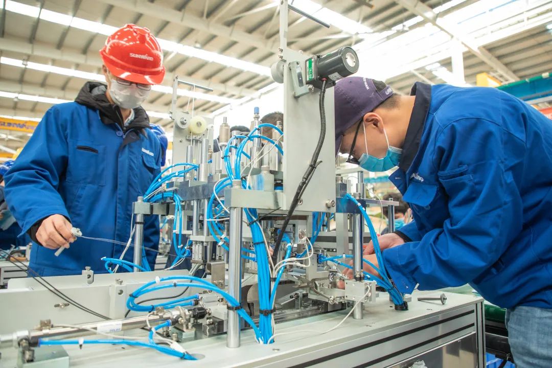 皇家国际智能首批2万个口罩增援海表