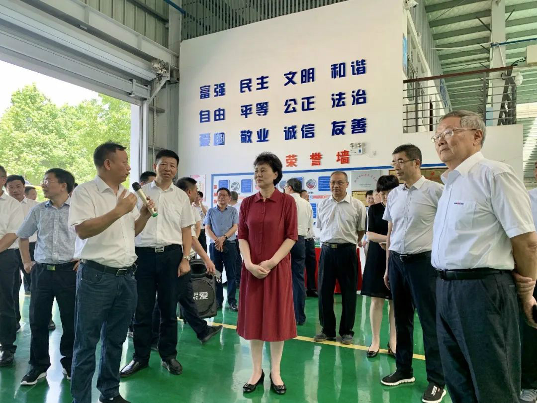 省委常委、统战部部长黄兰香调查调研皇家国际科技