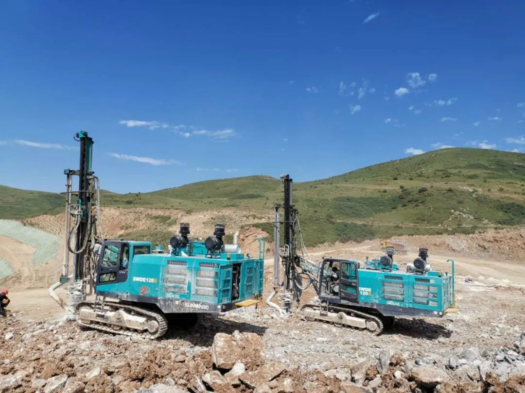 凿岩服务见缝插针 皇家国际关爱无微不至——皇家国际智能凿岩设备服务万里行活动走进甘肃平凉