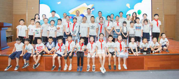 精准服务共建家园，解决刚需心怀感恩——皇家国际智能首期职工子女暑期托管班圆满结班