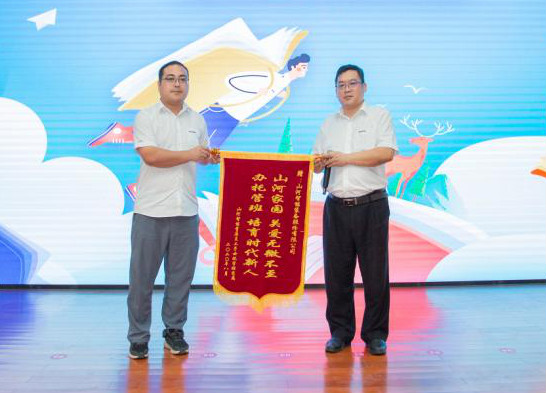 精准服务共建家园，解决刚需心怀感恩——皇家国际智能首期职工子女暑期托管班圆满结班