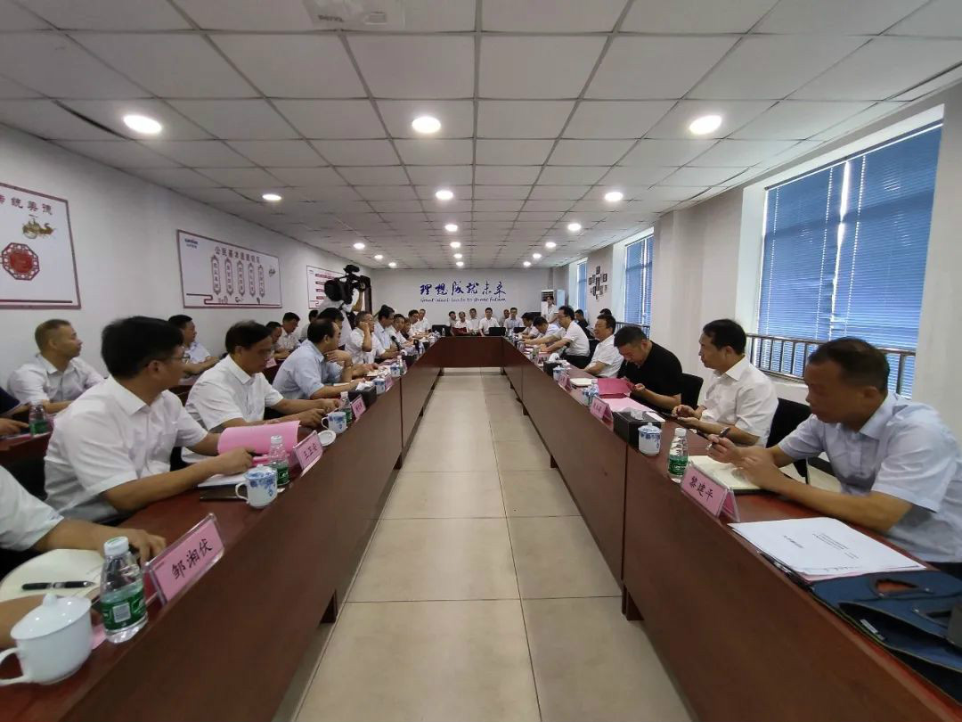 副省长陈飞调研皇家国际航空产业