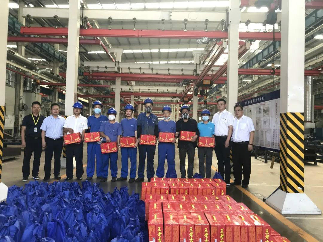 夏季炎炎送清冷，区总关切暖人心