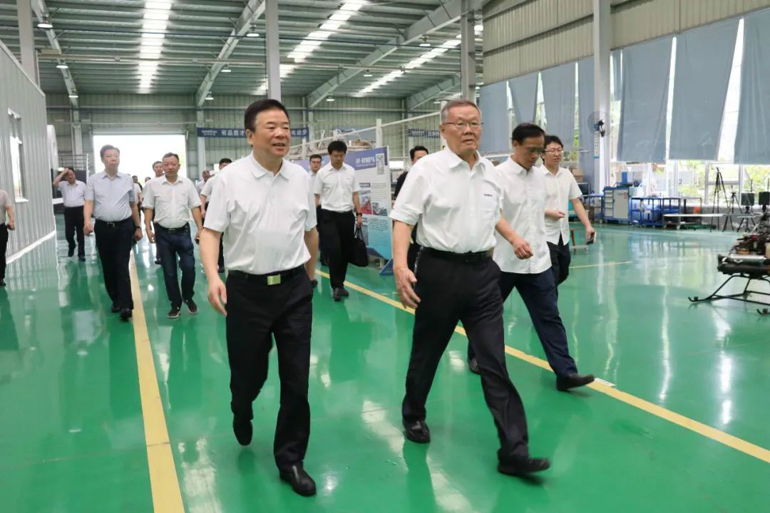 副省长陈飞调研皇家国际航空产业