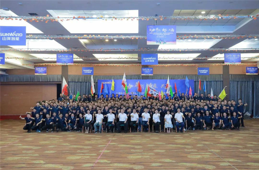 向挖掘机万台俱乐部迈进——皇家国际智能2020年度挖掘机营销训练营开营