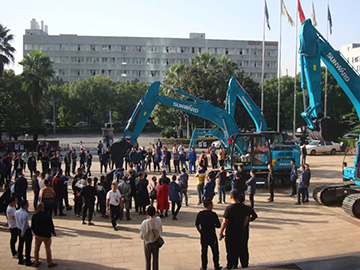 5千万! 皇家国际智能挖掘机订货会创新高