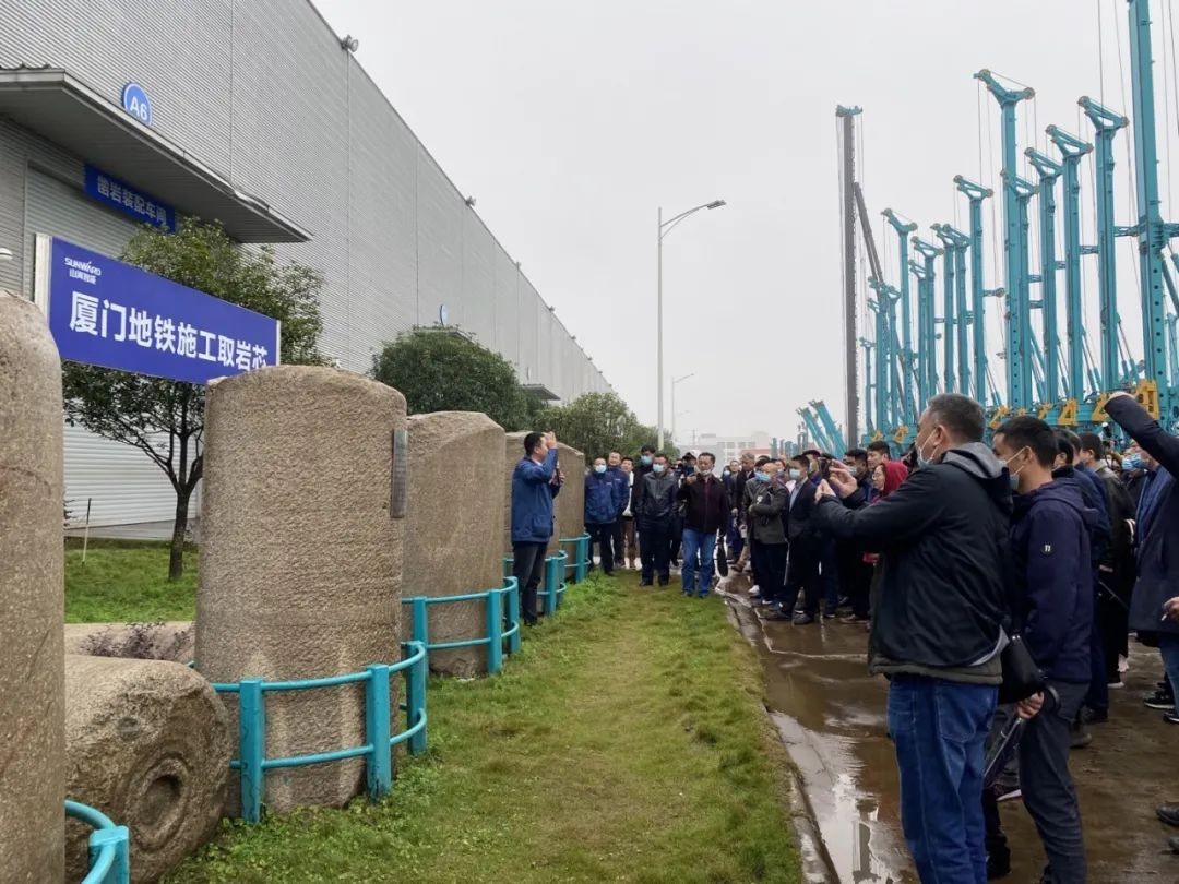 守正创新拓皇家国际 皇家国际智能闪灼2020上海宝马展