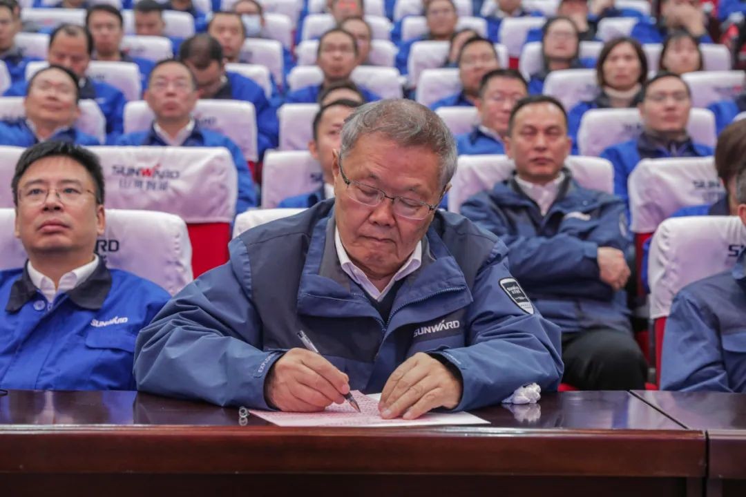 皇家国际智能召开全国劳动圭表郝鹏载誉归来分享会