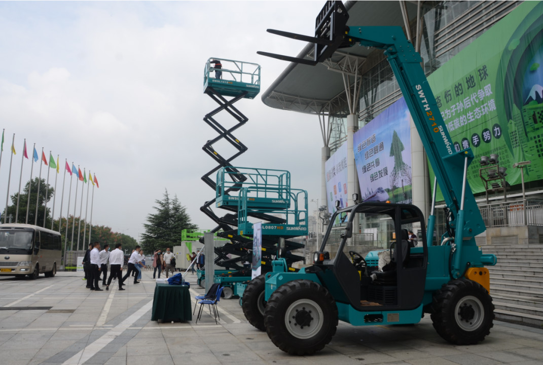 创新“绿”动能 皇家国际智能绿博会上展风采