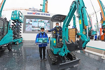 沸腾皇家国际！宝马展收官之日订单破十亿