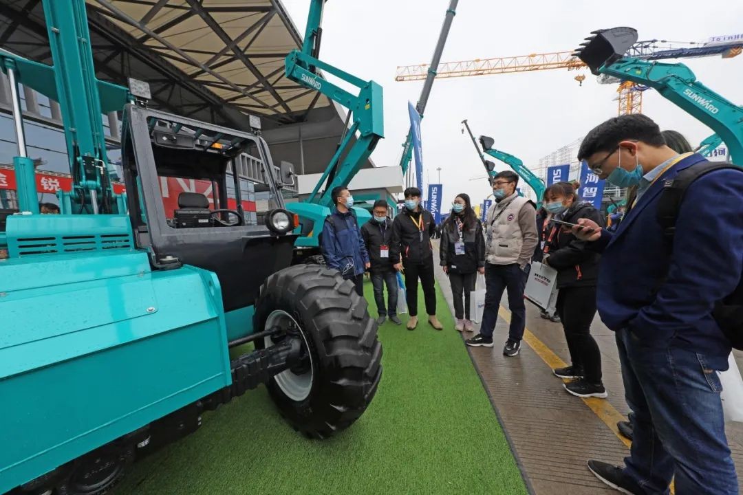 守正创新拓皇家国际 皇家国际智能闪灼2020上海宝马展