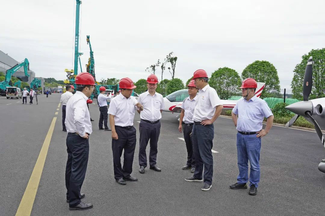 中铁设备赵华总经理光临皇家国际智能互换