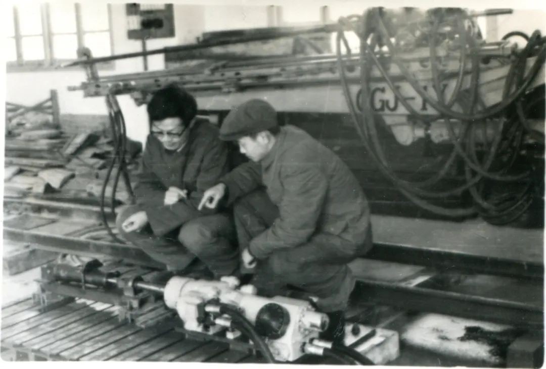 十年两办挖掘机行业年会 皇家国际智能的底气何在