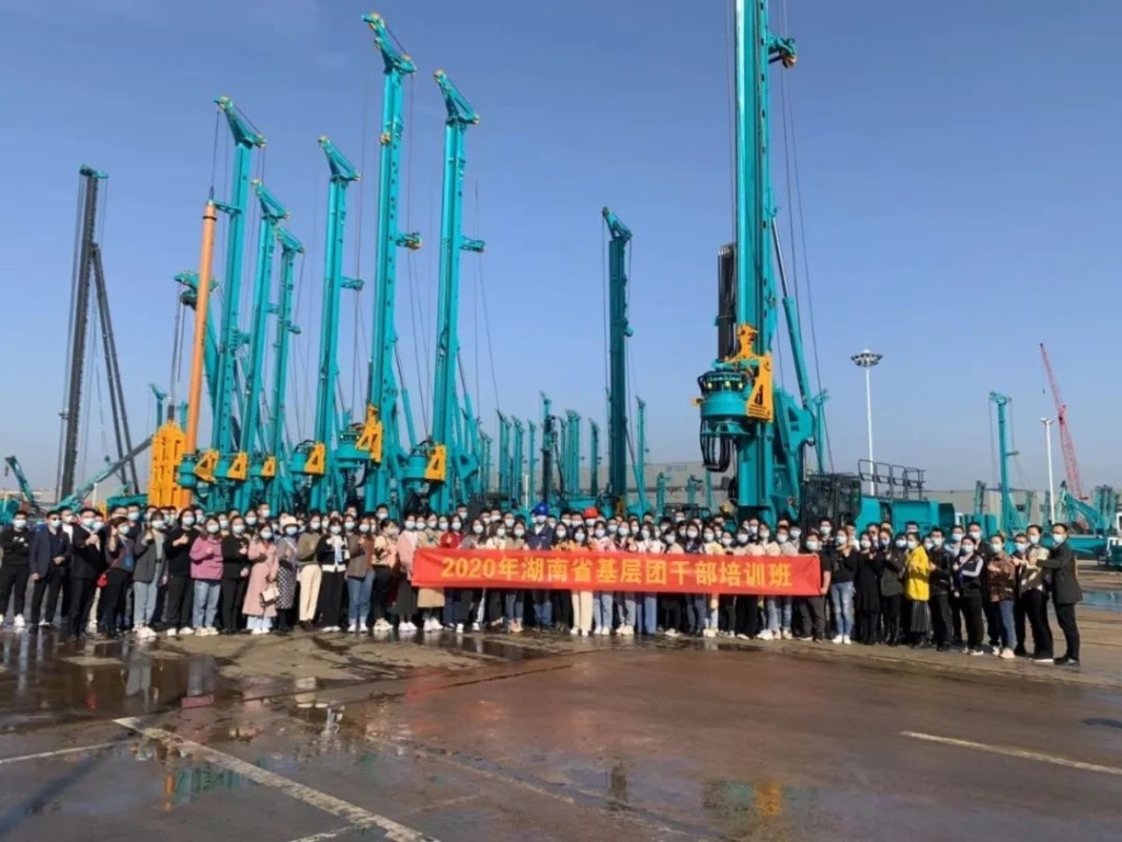 省基层团干部培训班成员来皇家国际智能参观互换