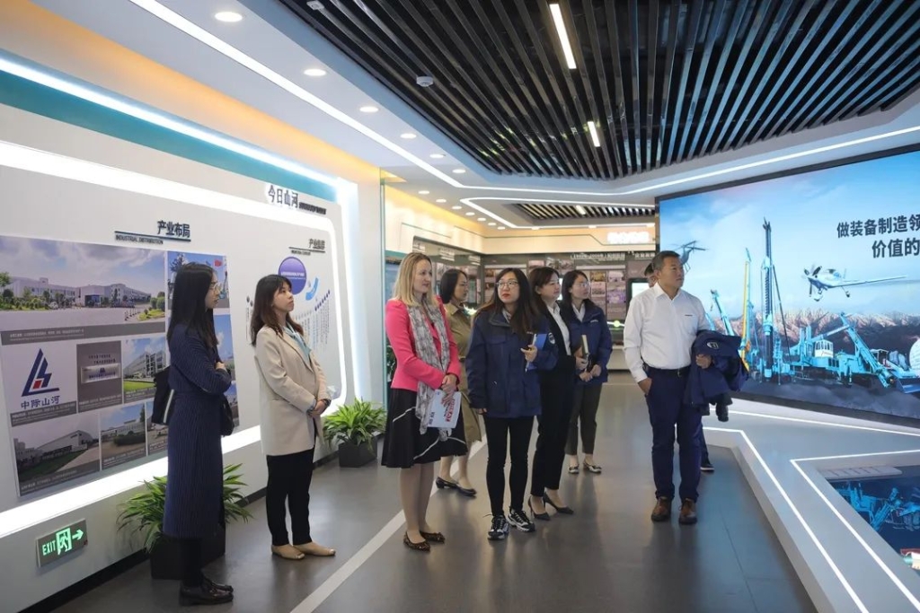 英国驻广州总领事贺颂雅调查皇家国际智能