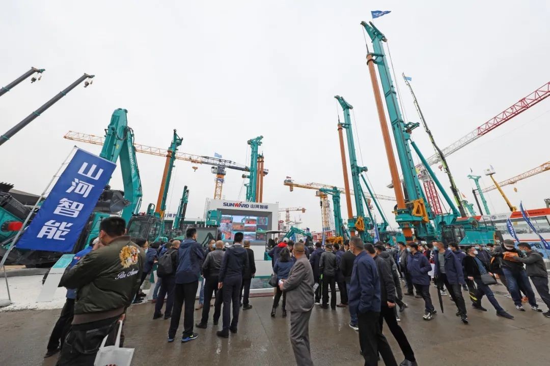 守正创新拓皇家国际 皇家国际智能闪灼2020上海宝马展