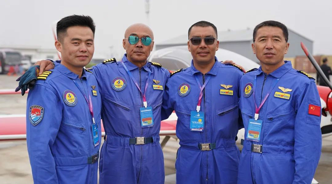 皇家国际四机飞行编队惊艳尧城（太原）国际通用航空飞行大会