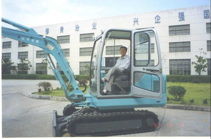 以先导式创新实现挖掘机从无到有，从幼到大，从大到强！