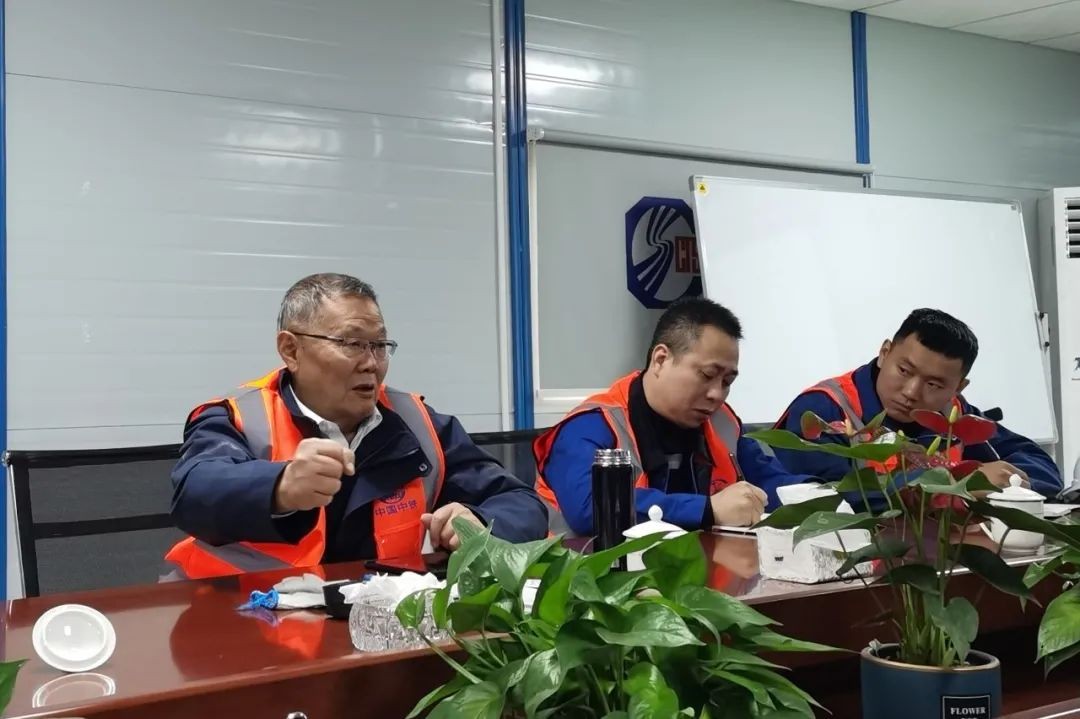 何清华亲临中铁皇家国际盾构施工项目领导工作