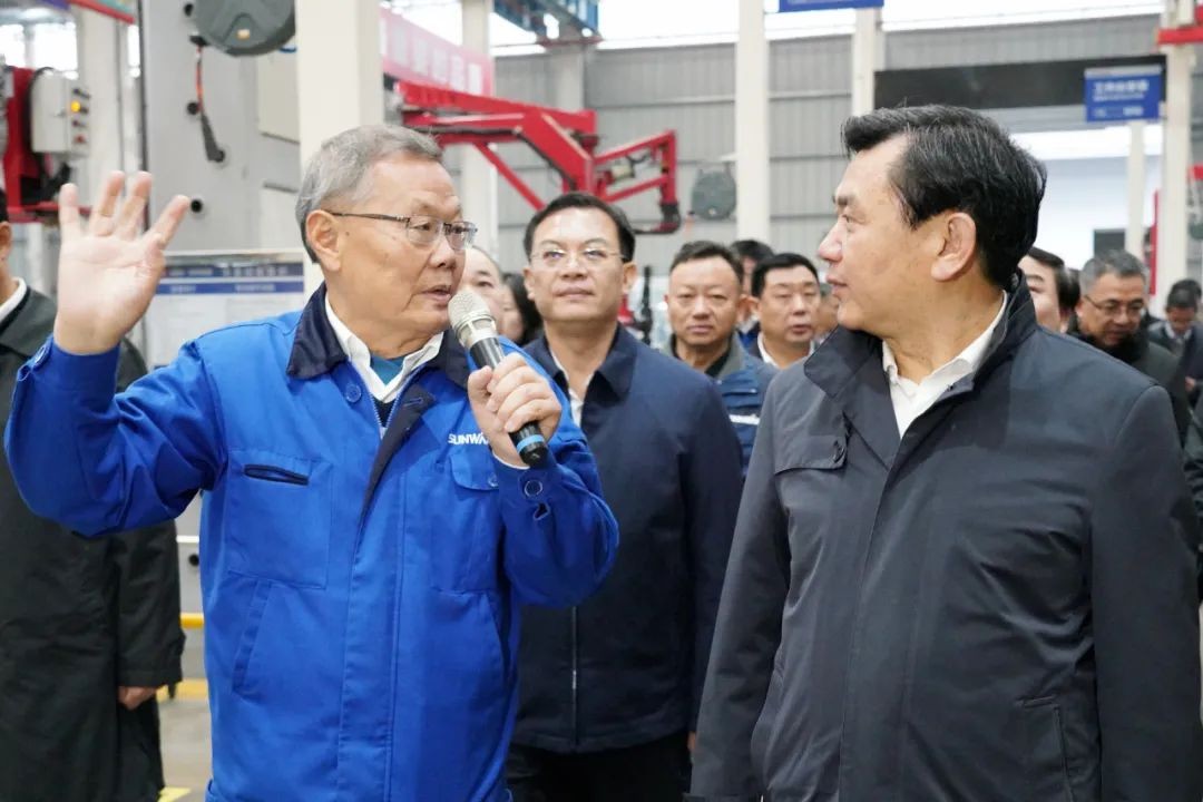 中国民航局局长冯正霖一行到皇家国际智能调研领导