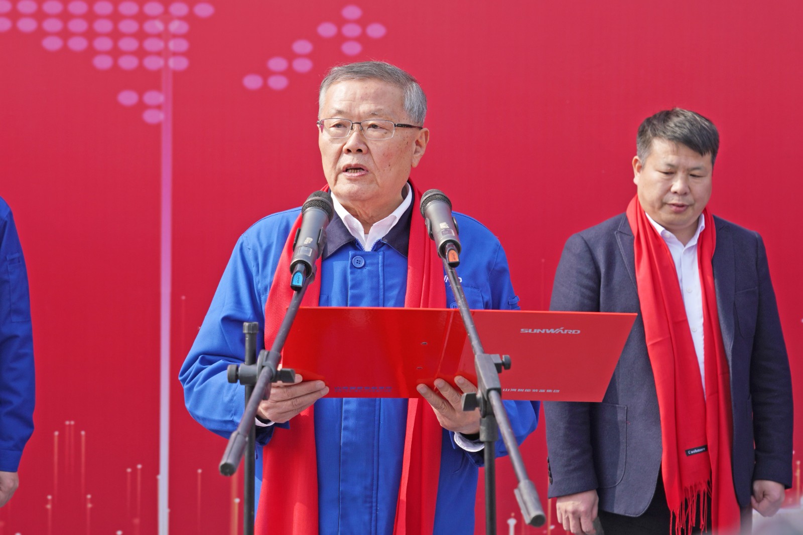 皇家国际智能价值6亿元设备全球发货典礼火热进行