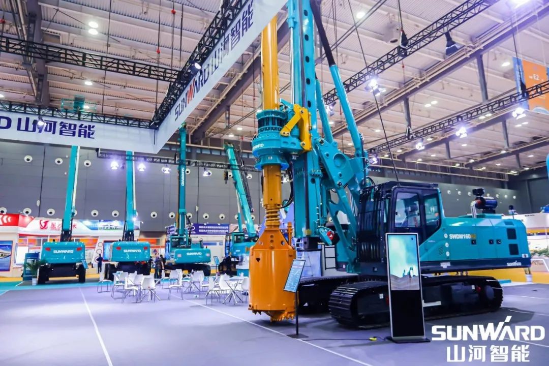 “皇家国际绿”亮相长沙国际工程机械展，50余款产品尽显皇家国际智能创新实力