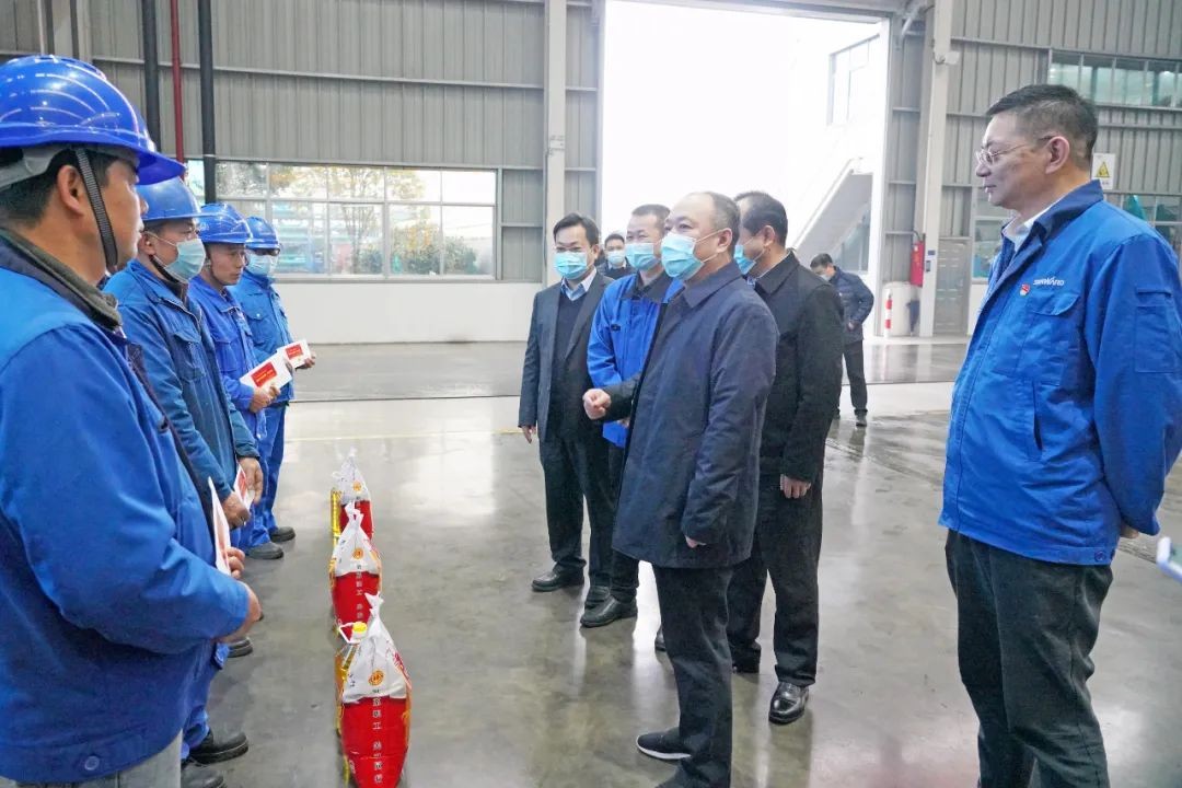 张庆红慰问皇家国际智能难题党员