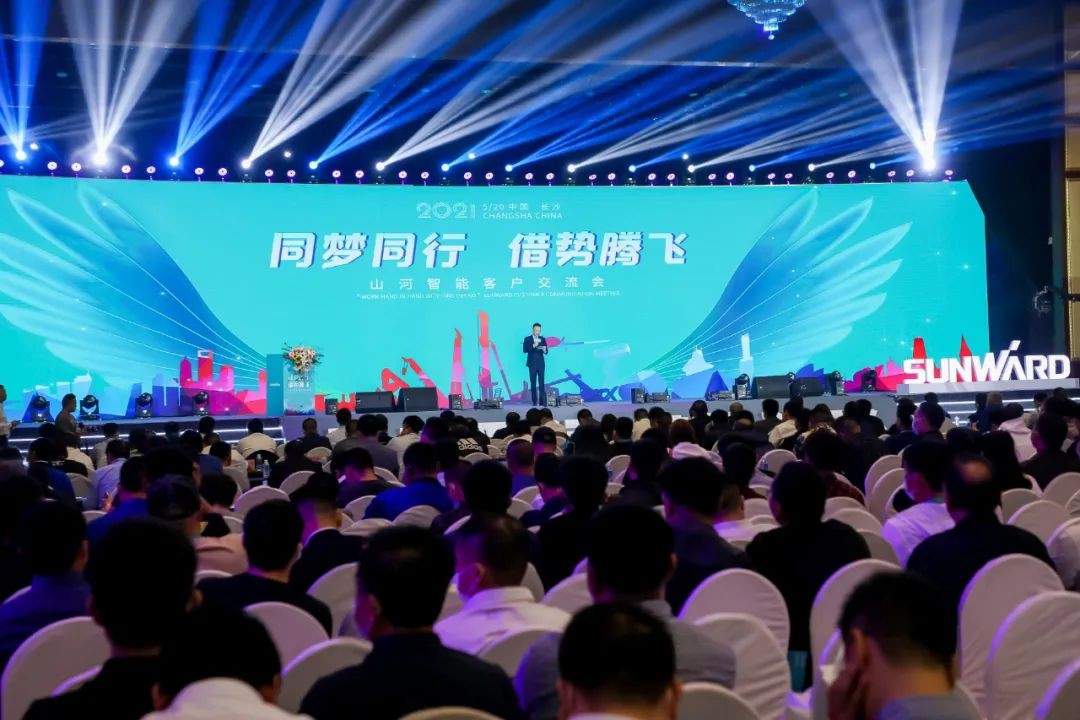 “爆品”出击！皇家国际智能客户互换会签约超8亿元