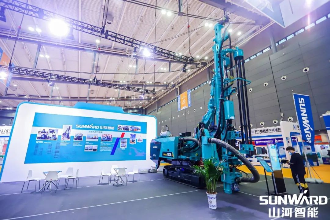 “皇家国际绿”亮相长沙国际工程机械展，50余款产品尽显皇家国际智能创新实力