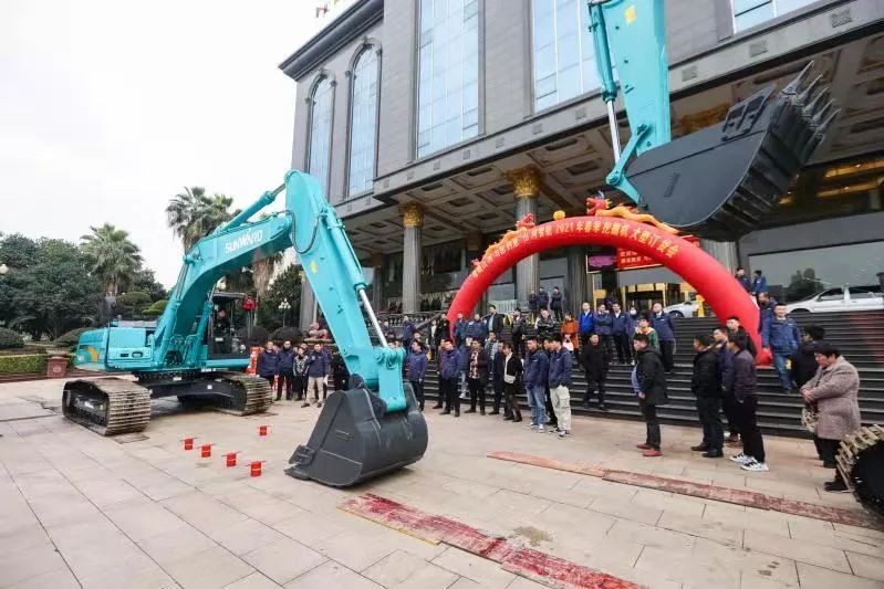 皇家国际智能挖掘机春季订货会长沙会场侧记