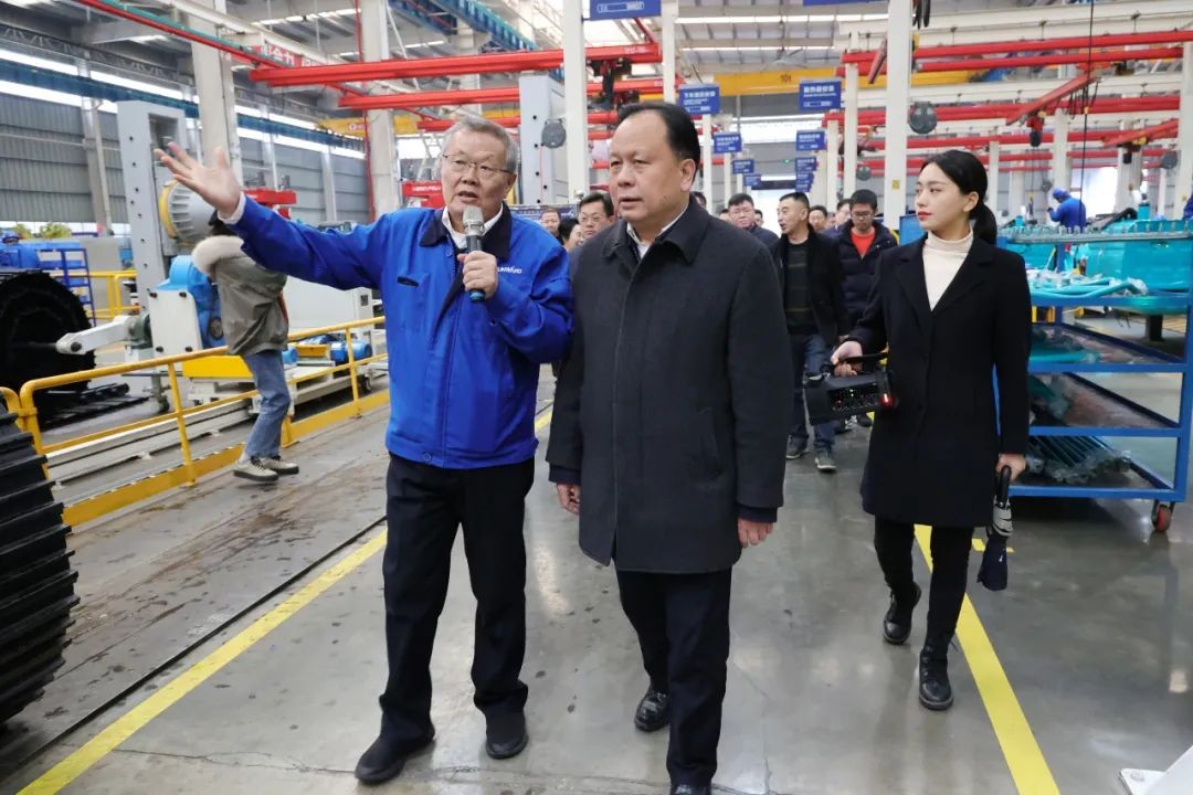 周农在皇家国际智能调研时强调：企业工会要大力造就劳模和工匠