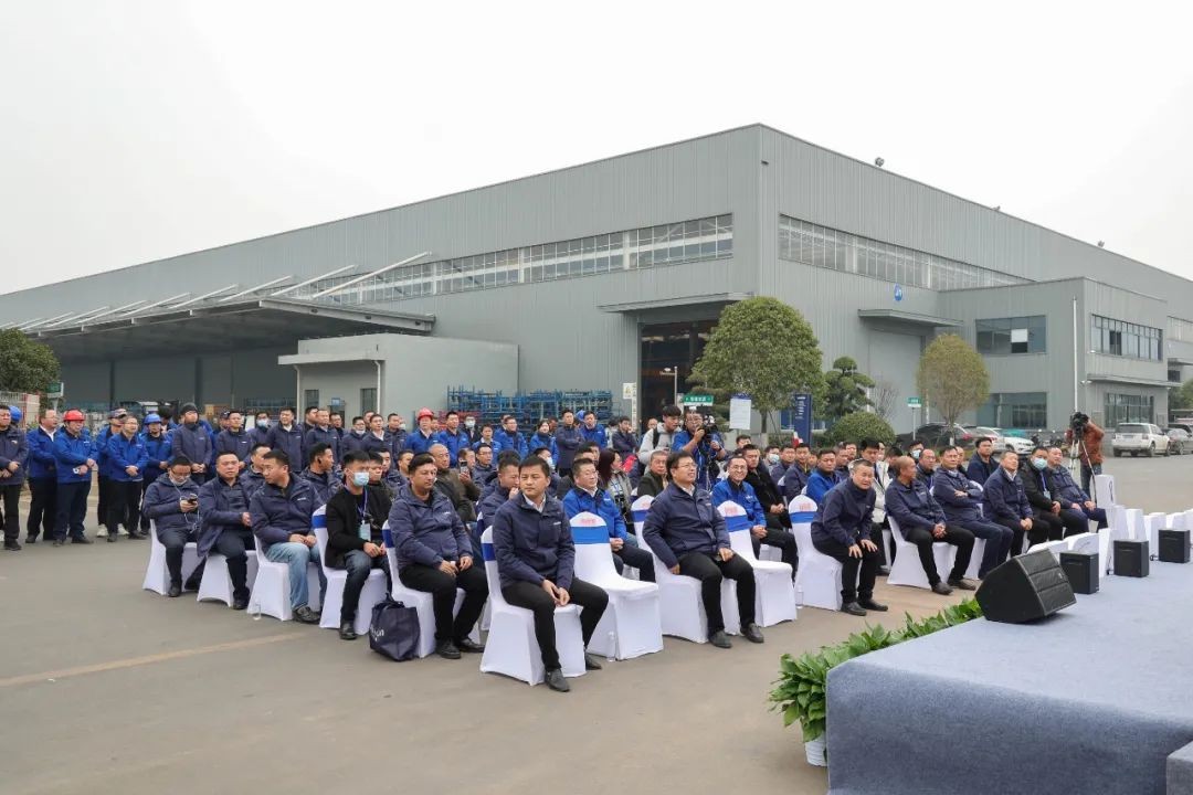 开疆扩土，气壮皇家国际 | 600F大挖交付典礼隆沉进行