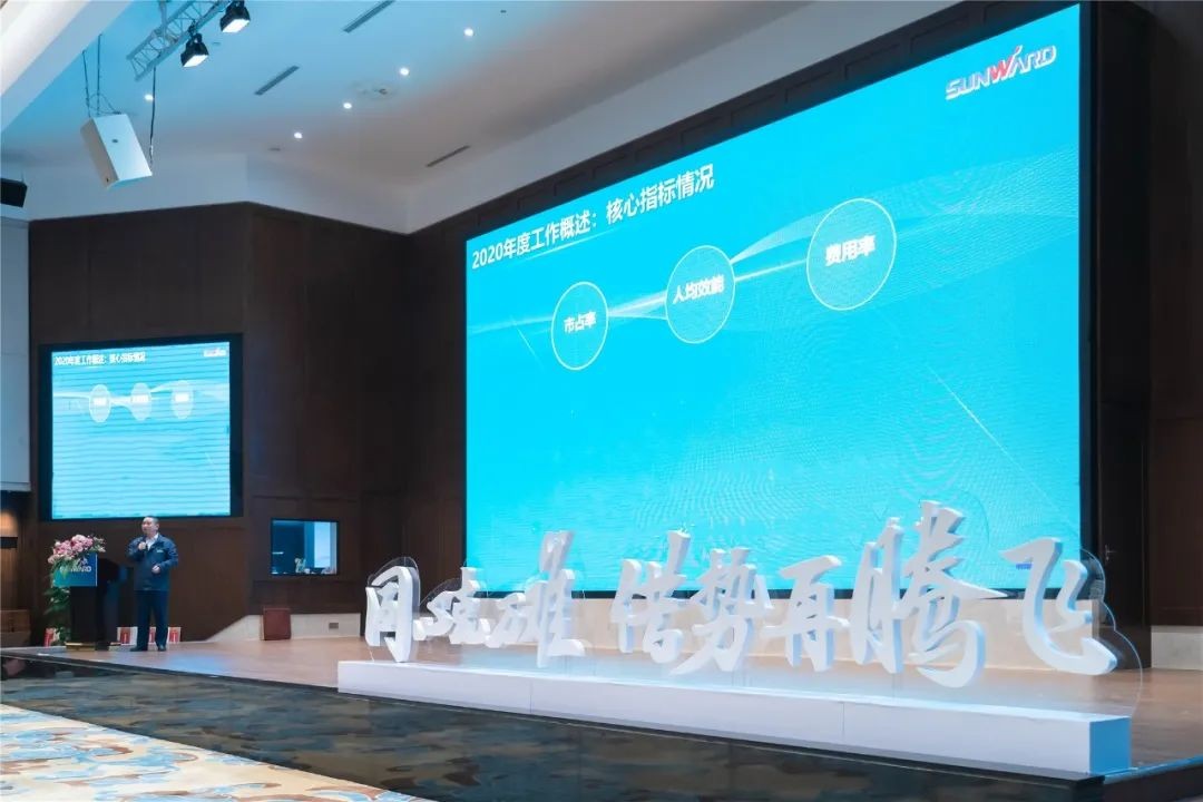 同心克难振兴飞，携试祀心冲万台——2021皇家国际智能挖掘机经销商年会圆满召开