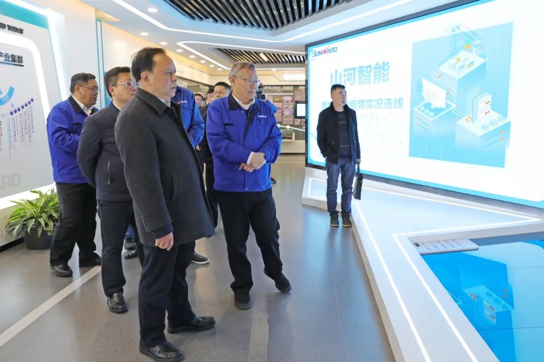 周农在皇家国际智能调研时强调：企业工会要大力造就劳模和工匠