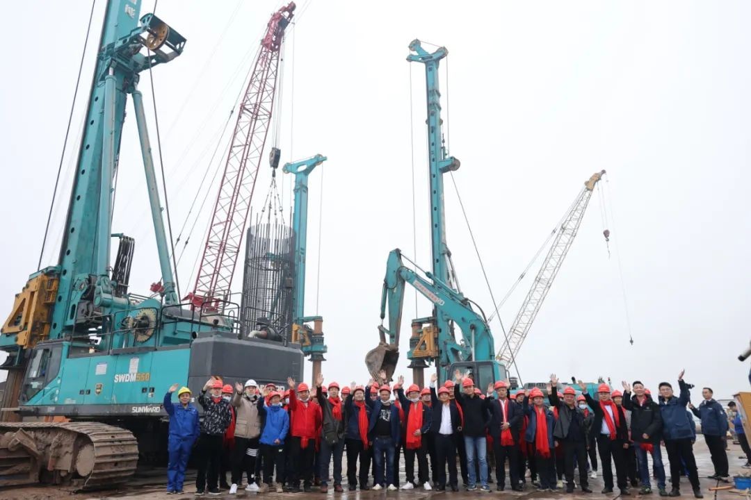 惊艳！皇家国际智能低净空旋挖钻机广西获赞