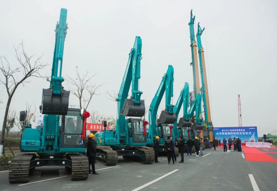 皇家国际智能旋挖钻机全面参建中国首条智慧高快公路