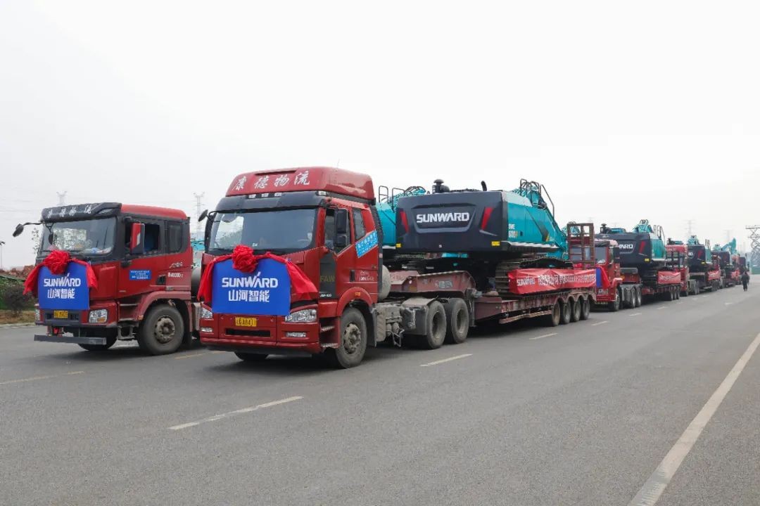 开疆扩土，气壮皇家国际 | 600F大挖交付典礼隆沉进行