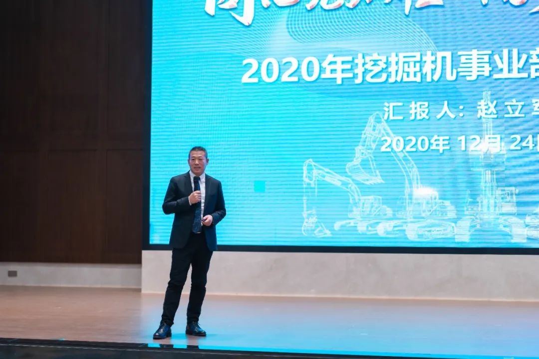 同心克难振兴飞，携试祀心冲万台——2021皇家国际智能挖掘机经销商年会圆满召开