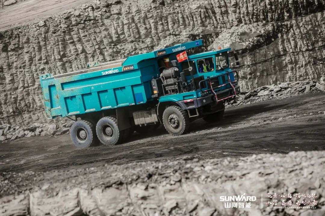 “矿”世高手，齐聚皇家国际智能挖掘机操作手挑战赛