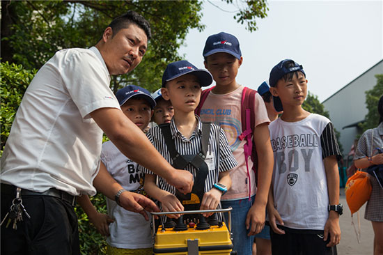这个夏天，亲子玩转皇家国际智能“三栖”设备