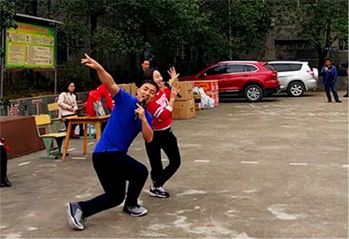 践行雷锋心灵捐建“皇家国际梦图书馆”