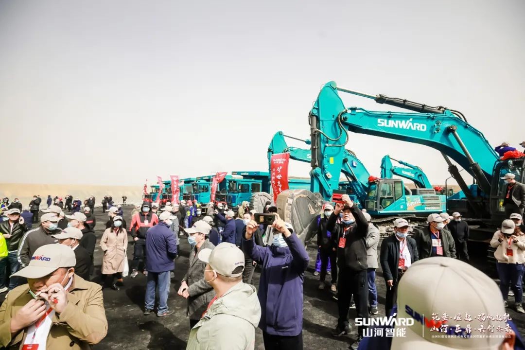 “矿”世高手，齐聚皇家国际智能挖掘机操作手挑战赛