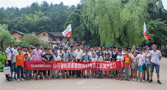 这个夏天，亲子玩转皇家国际智能“三栖”设备