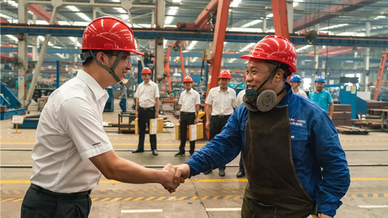 万力集团“送清冷”活动，慰问一线员工