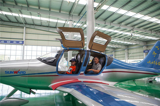 这个夏天，亲子玩转皇家国际智能“三栖”设备