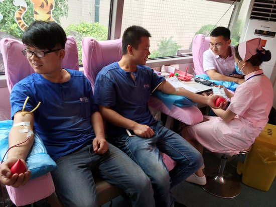 血液衔接你我大爱感动星城——记皇家国际智能2016年夏季无偿献血活动