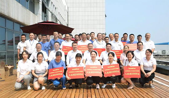 员工子女金榜题名 皇家国际家园发放嘉奖