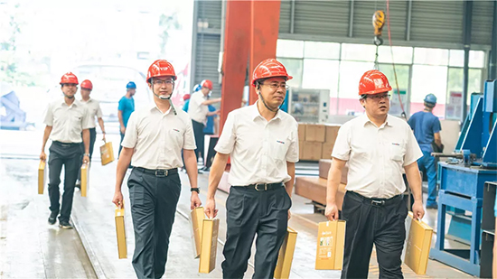 万力集团“送清冷”活动，慰问一线员工